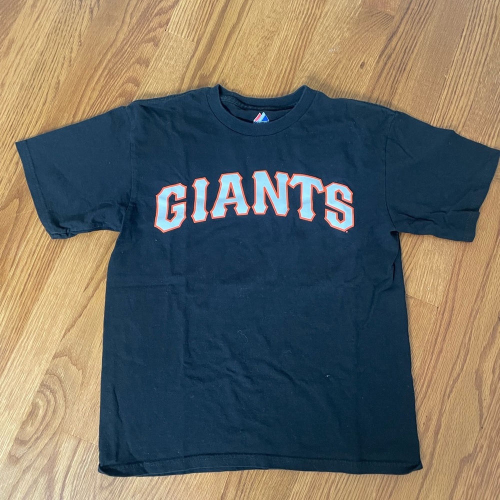 Black “Giants” graphic tee